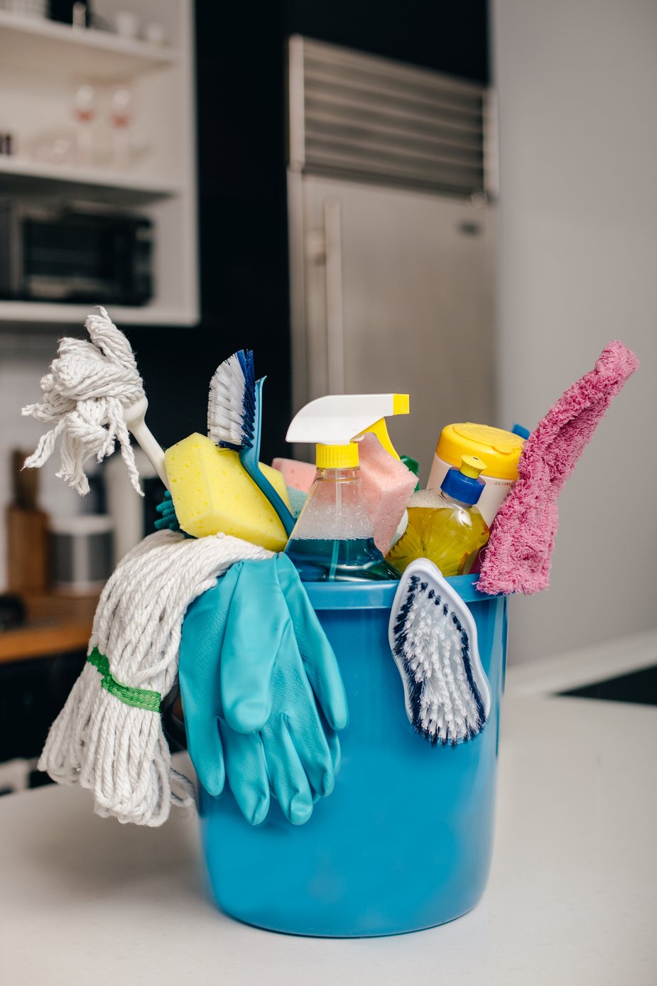 cleaning-supply-bucket-in-kitchen_925x